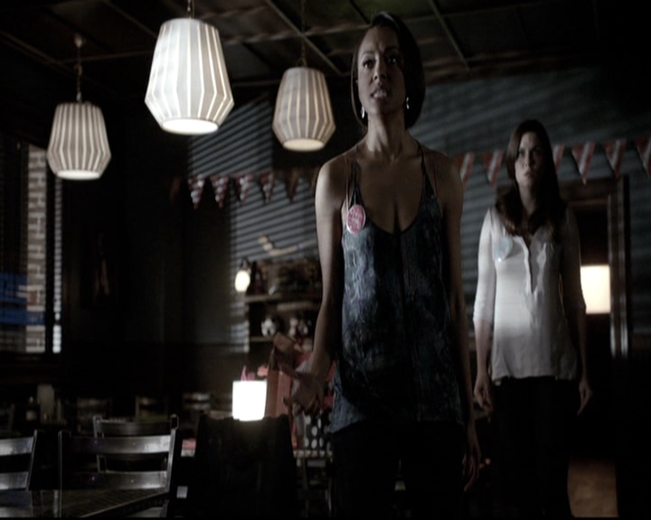 VampireDiariesWorld-dot-nl_6x20IdLeaveMyHappyHomeForYou1221.jpg