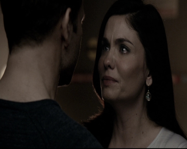 VampireDiariesWorld-dot-nl_6x20IdLeaveMyHappyHomeForYou1930.jpg