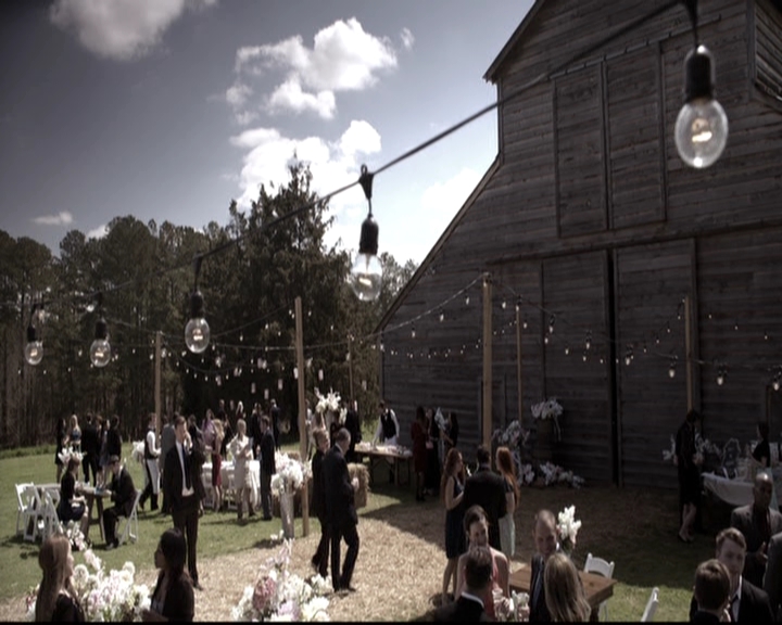 VampireDiariesWorld-dot-nl_6x21IllWedYouInTheGoldenSummertime1585.jpg