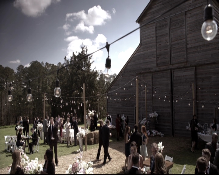 VampireDiariesWorld-dot-nl_6x21IllWedYouInTheGoldenSummertime1586.jpg