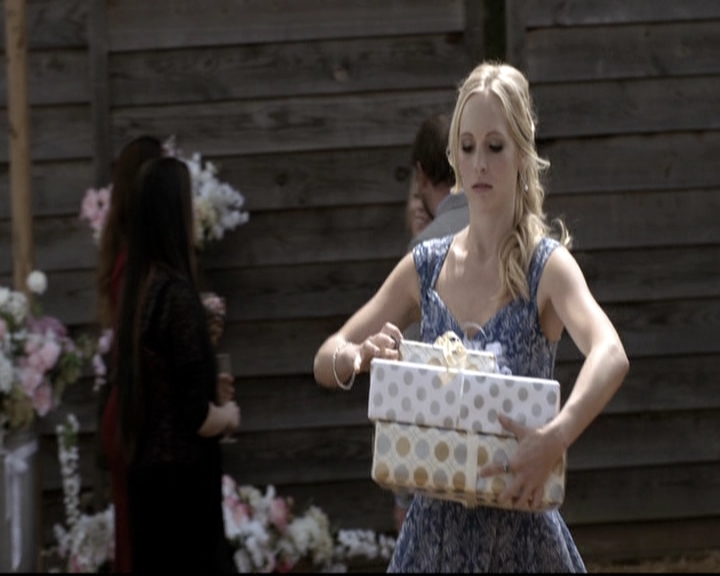 VampireDiariesWorld-dot-nl_6x21IllWedYouInTheGoldenSummertime1634.jpg