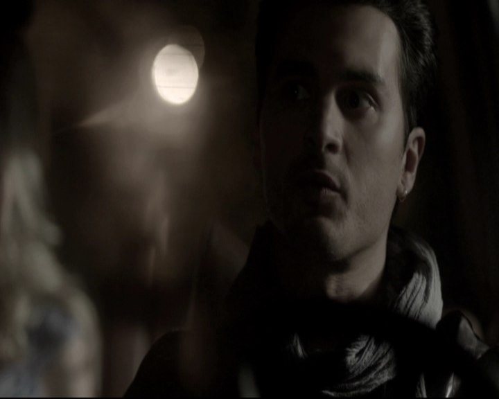 VampireDiariesWorld-dot-nl_6x22ImThinkingOfYouAllTheWhile-deletedscenes0018.jpg