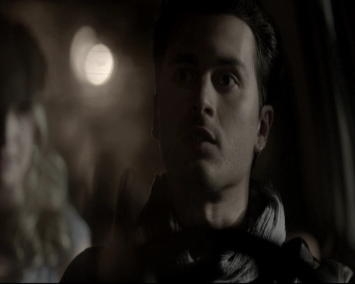 VampireDiariesWorld-dot-nl_6x22ImThinkingOfYouAllTheWhile-deletedscenes0021.jpg