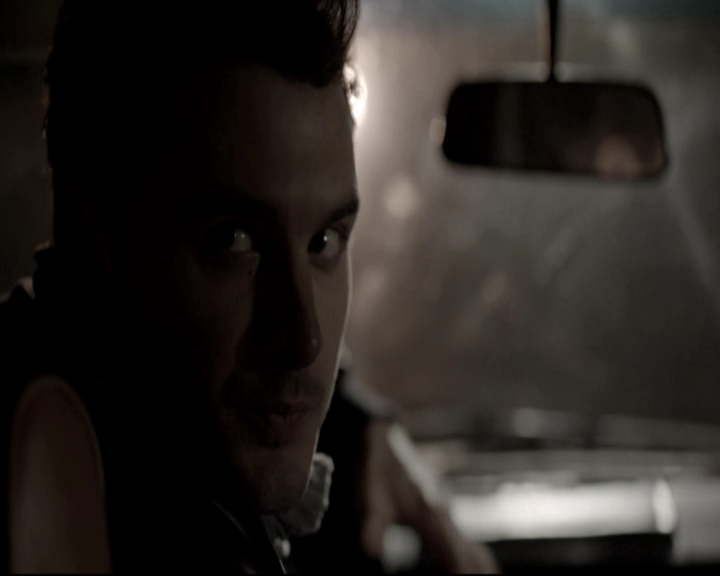 VampireDiariesWorld-dot-nl_6x22ImThinkingOfYouAllTheWhile-deletedscenes0033.jpg