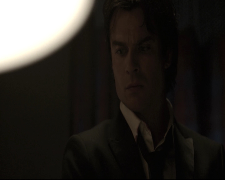 VampireDiariesWorld-dot-nl_6x22ImThinkingOfYouAllTheWhile-deletedscenes0060.jpg