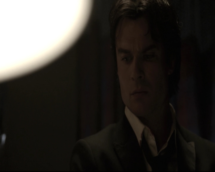 VampireDiariesWorld-dot-nl_6x22ImThinkingOfYouAllTheWhile-deletedscenes0061.jpg