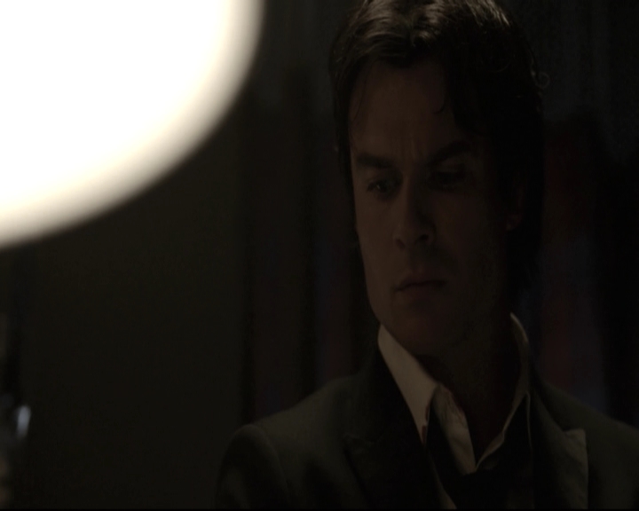 VampireDiariesWorld-dot-nl_6x22ImThinkingOfYouAllTheWhile-deletedscenes0062.jpg