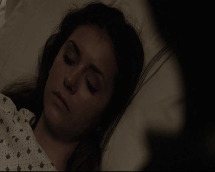 VampireDiariesWorld-dot-nl_6x22ImThinkingOfYouAllTheWhile-deletedscenes0063.jpg