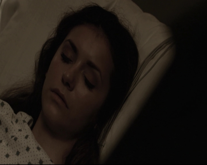 VampireDiariesWorld-dot-nl_6x22ImThinkingOfYouAllTheWhile-deletedscenes0065.jpg