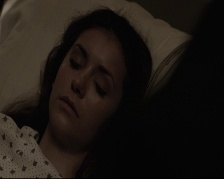 VampireDiariesWorld-dot-nl_6x22ImThinkingOfYouAllTheWhile-deletedscenes0066.jpg