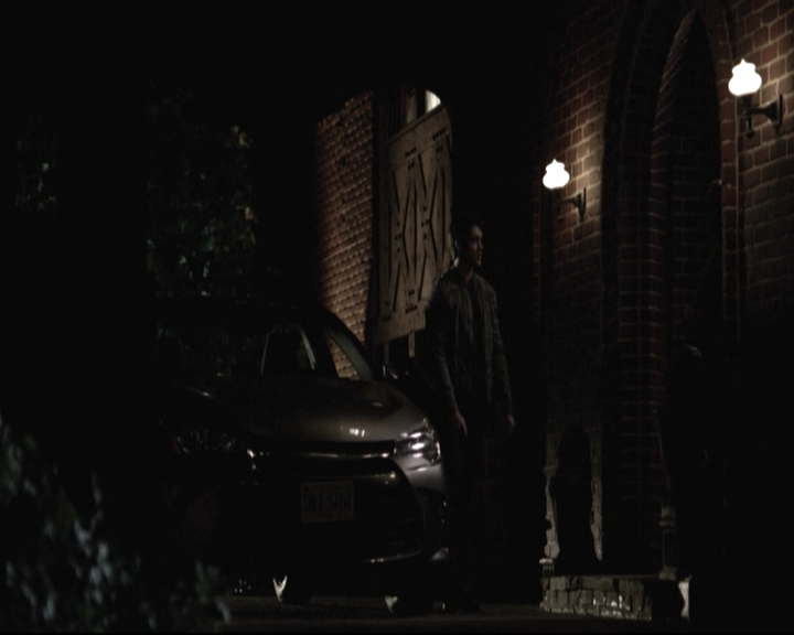 VampireDiariesWorld-dot-nl_6x22ImThinkingOfYouAllTheWhile-deletedscenes0083.jpg