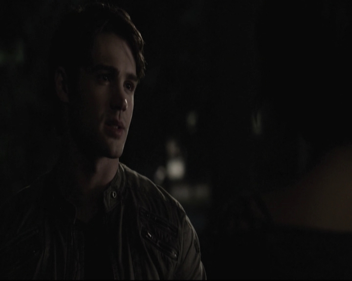 VampireDiariesWorld-dot-nl_6x22ImThinkingOfYouAllTheWhile-deletedscenes0085.jpg