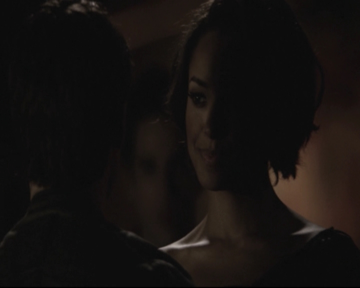 VampireDiariesWorld-dot-nl_6x22ImThinkingOfYouAllTheWhile-deletedscenes0089.jpg