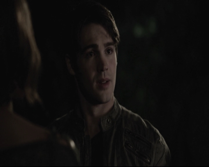 VampireDiariesWorld-dot-nl_6x22ImThinkingOfYouAllTheWhile-deletedscenes0092.jpg