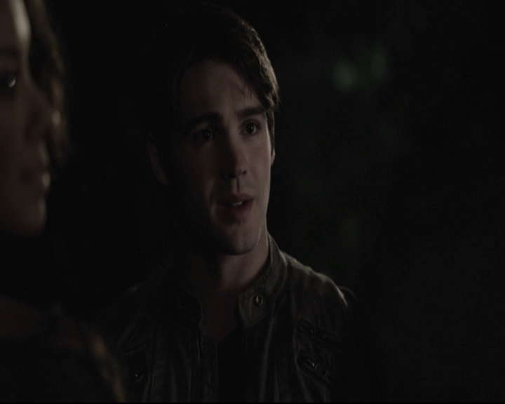 VampireDiariesWorld-dot-nl_6x22ImThinkingOfYouAllTheWhile-deletedscenes0093.jpg