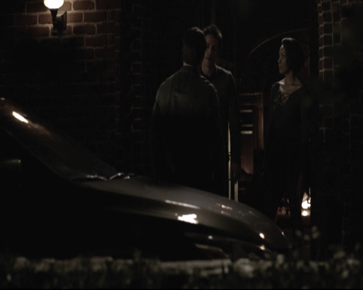 VampireDiariesWorld-dot-nl_6x22ImThinkingOfYouAllTheWhile-deletedscenes0095.jpg