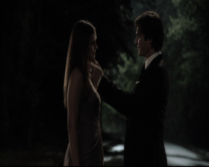 VampireDiariesWorld-dot-nl_6x22ImThinkingOfYouAllTheWhile0020.jpg