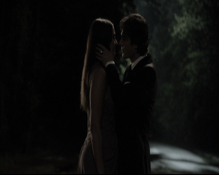 VampireDiariesWorld-dot-nl_6x22ImThinkingOfYouAllTheWhile0021.jpg