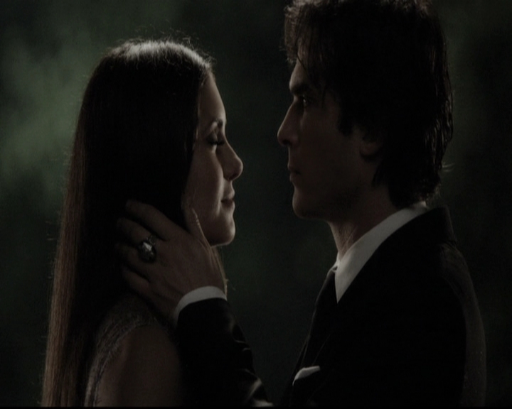 VampireDiariesWorld-dot-nl_6x22ImThinkingOfYouAllTheWhile0027.jpg