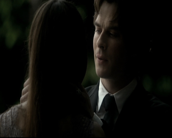 VampireDiariesWorld-dot-nl_6x22ImThinkingOfYouAllTheWhile0028.jpg