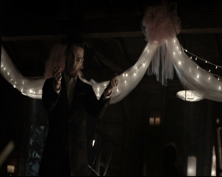 VampireDiariesWorld-dot-nl_6x22ImThinkingOfYouAllTheWhile0091.jpg