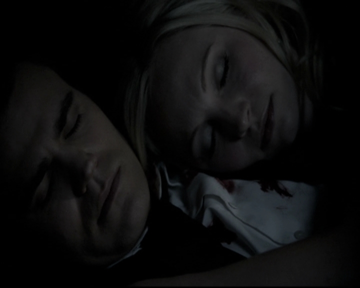 VampireDiariesWorld-dot-nl_6x22ImThinkingOfYouAllTheWhile0234.jpg