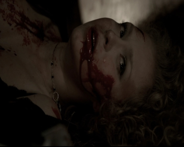 VampireDiariesWorld-dot-nl_6x22ImThinkingOfYouAllTheWhile0335.jpg