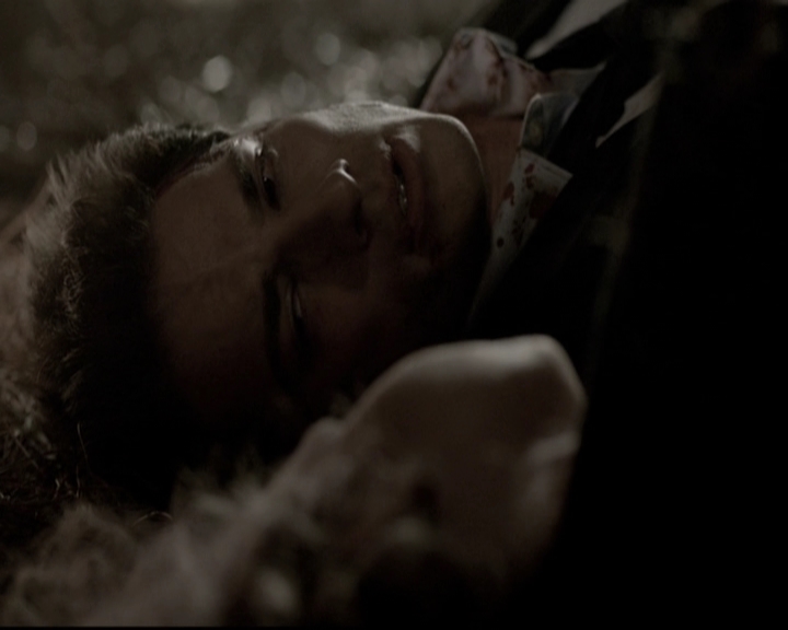 VampireDiariesWorld-dot-nl_6x22ImThinkingOfYouAllTheWhile0343.jpg