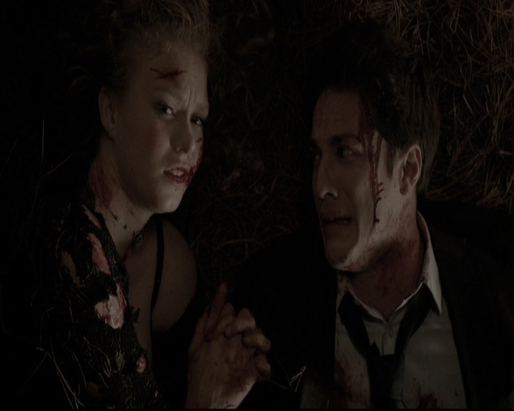 VampireDiariesWorld-dot-nl_6x22ImThinkingOfYouAllTheWhile0364.jpg