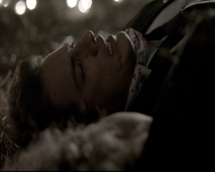 VampireDiariesWorld-dot-nl_6x22ImThinkingOfYouAllTheWhile0375.jpg