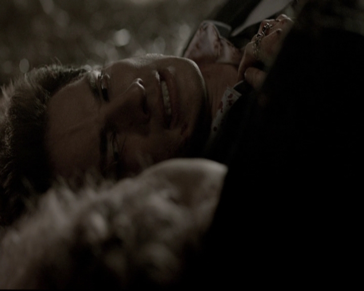 VampireDiariesWorld-dot-nl_6x22ImThinkingOfYouAllTheWhile0383.jpg