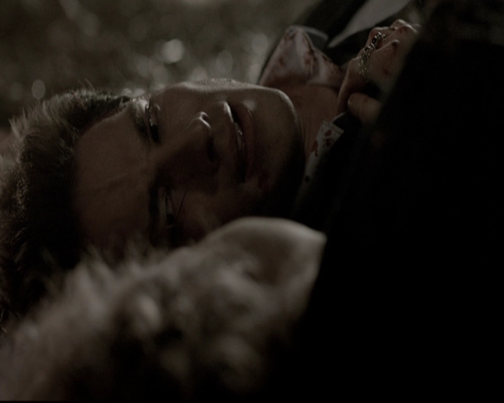 VampireDiariesWorld-dot-nl_6x22ImThinkingOfYouAllTheWhile0384.jpg