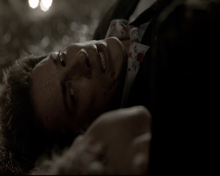 VampireDiariesWorld-dot-nl_6x22ImThinkingOfYouAllTheWhile0391.jpg