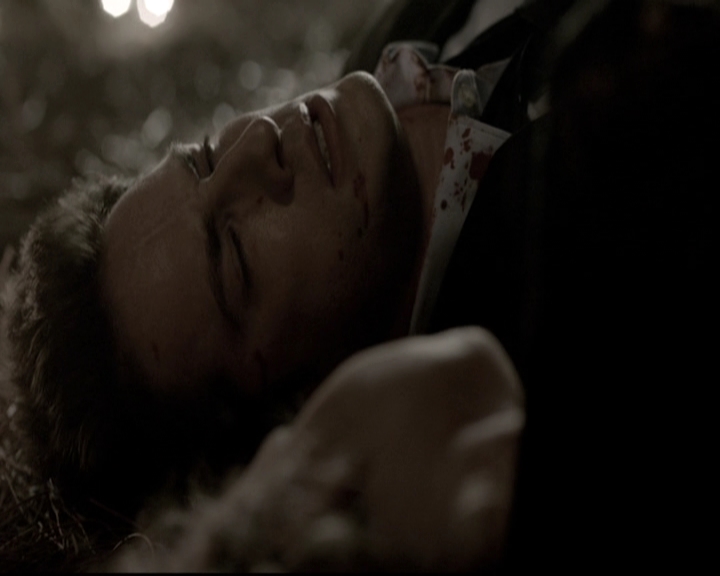 VampireDiariesWorld-dot-nl_6x22ImThinkingOfYouAllTheWhile0392.jpg