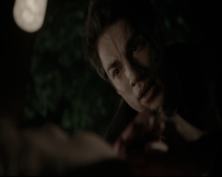 VampireDiariesWorld-dot-nl_6x22ImThinkingOfYouAllTheWhile0418.jpg