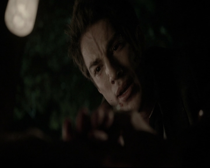 VampireDiariesWorld-dot-nl_6x22ImThinkingOfYouAllTheWhile0419.jpg