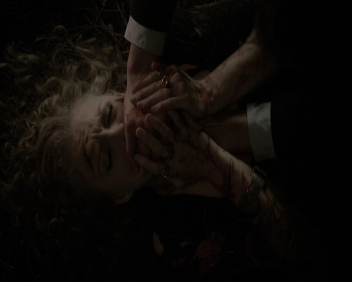 VampireDiariesWorld-dot-nl_6x22ImThinkingOfYouAllTheWhile0433.jpg