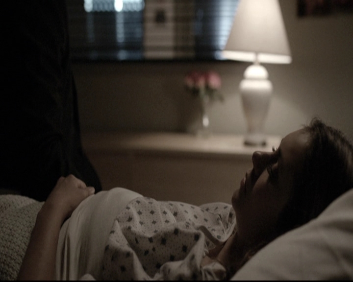 VampireDiariesWorld-dot-nl_6x22ImThinkingOfYouAllTheWhile0464.jpg