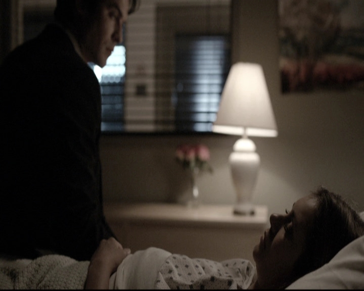 VampireDiariesWorld-dot-nl_6x22ImThinkingOfYouAllTheWhile0467.jpg