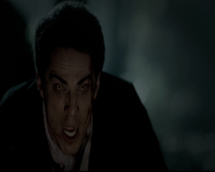 VampireDiariesWorld-dot-nl_6x22ImThinkingOfYouAllTheWhile0503.jpg