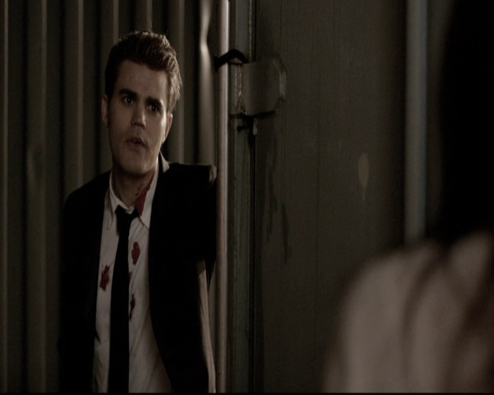 VampireDiariesWorld-dot-nl_6x22ImThinkingOfYouAllTheWhile0506.jpg