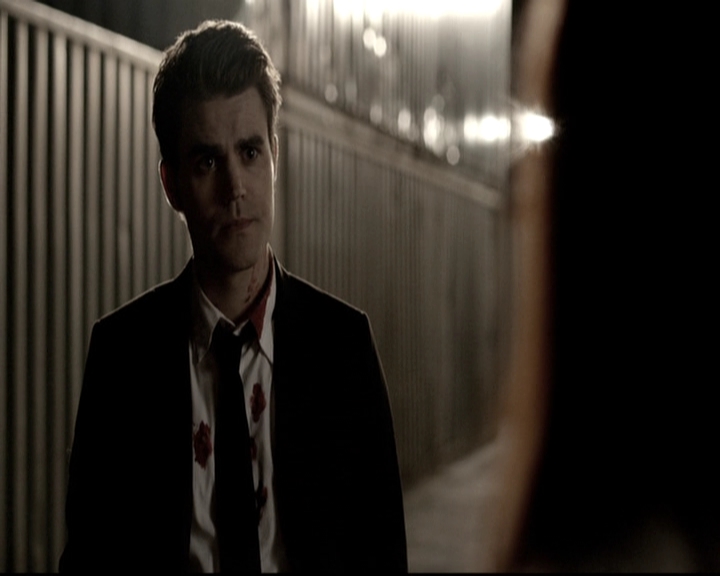 VampireDiariesWorld-dot-nl_6x22ImThinkingOfYouAllTheWhile0514.jpg