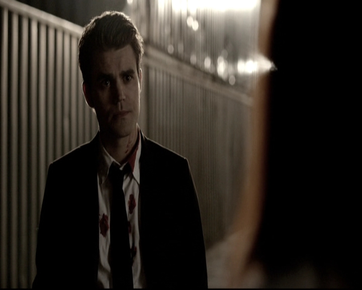 VampireDiariesWorld-dot-nl_6x22ImThinkingOfYouAllTheWhile0515.jpg