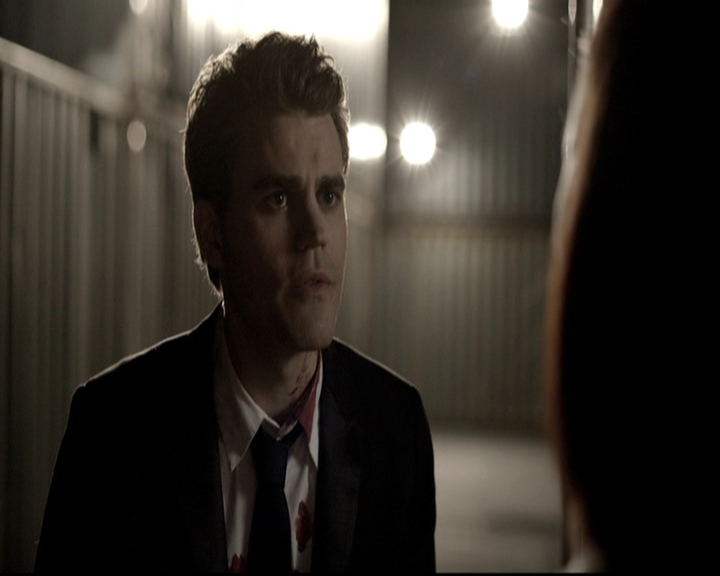 VampireDiariesWorld-dot-nl_6x22ImThinkingOfYouAllTheWhile0520.jpg