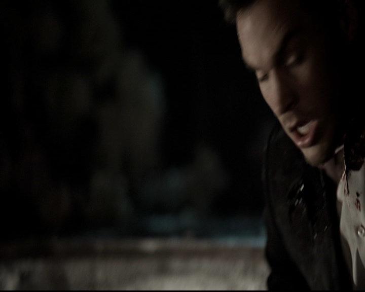 VampireDiariesWorld-dot-nl_6x22ImThinkingOfYouAllTheWhile0575.jpg