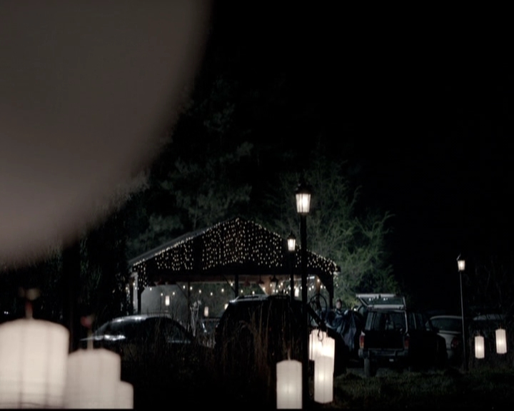 VampireDiariesWorld-dot-nl_6x22ImThinkingOfYouAllTheWhile0602.jpg