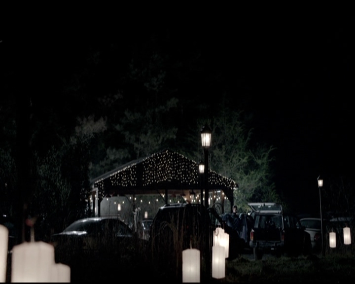 VampireDiariesWorld-dot-nl_6x22ImThinkingOfYouAllTheWhile0603.jpg