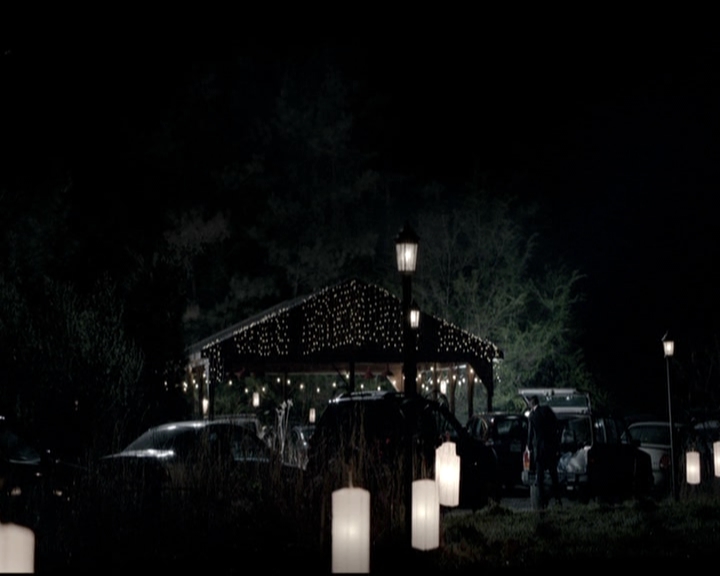 VampireDiariesWorld-dot-nl_6x22ImThinkingOfYouAllTheWhile0612.jpg