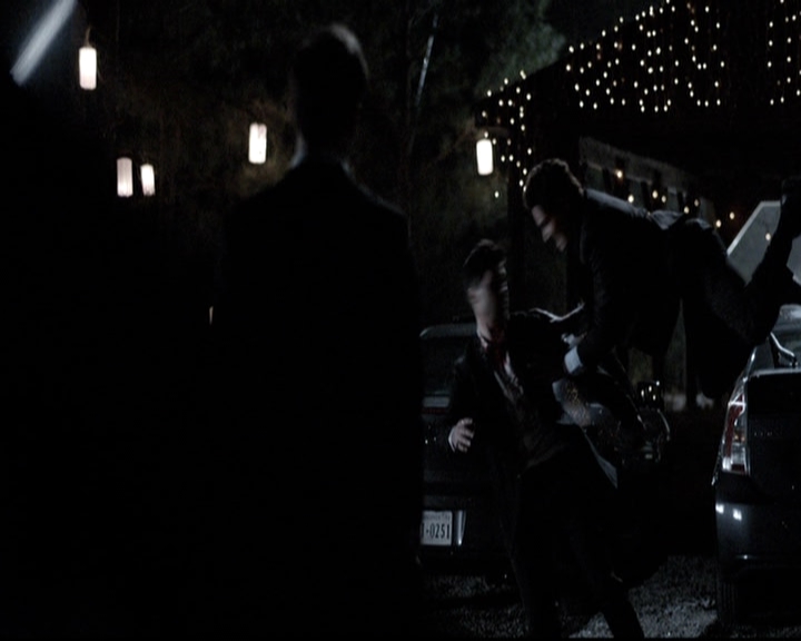 VampireDiariesWorld-dot-nl_6x22ImThinkingOfYouAllTheWhile0691.jpg