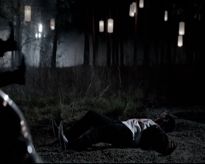 VampireDiariesWorld-dot-nl_6x22ImThinkingOfYouAllTheWhile0698.jpg